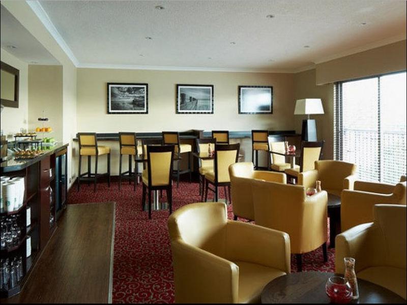 The Aberdeen Dyce Hotel Екстериор снимка