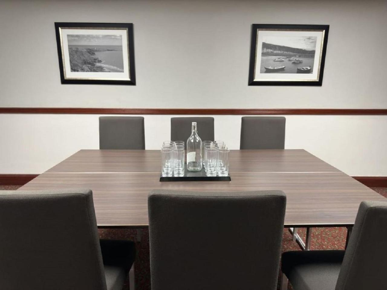 The Aberdeen Dyce Hotel Екстериор снимка