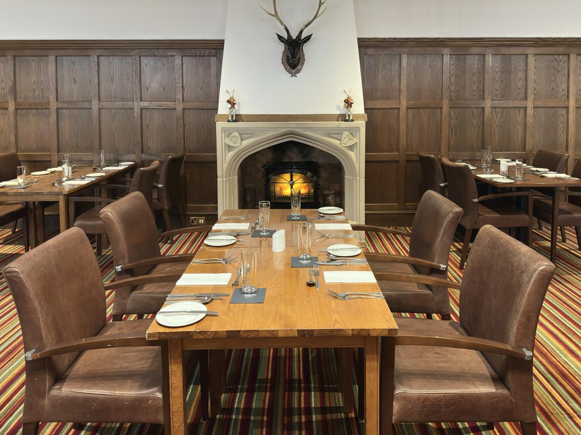 The Aberdeen Dyce Hotel Екстериор снимка