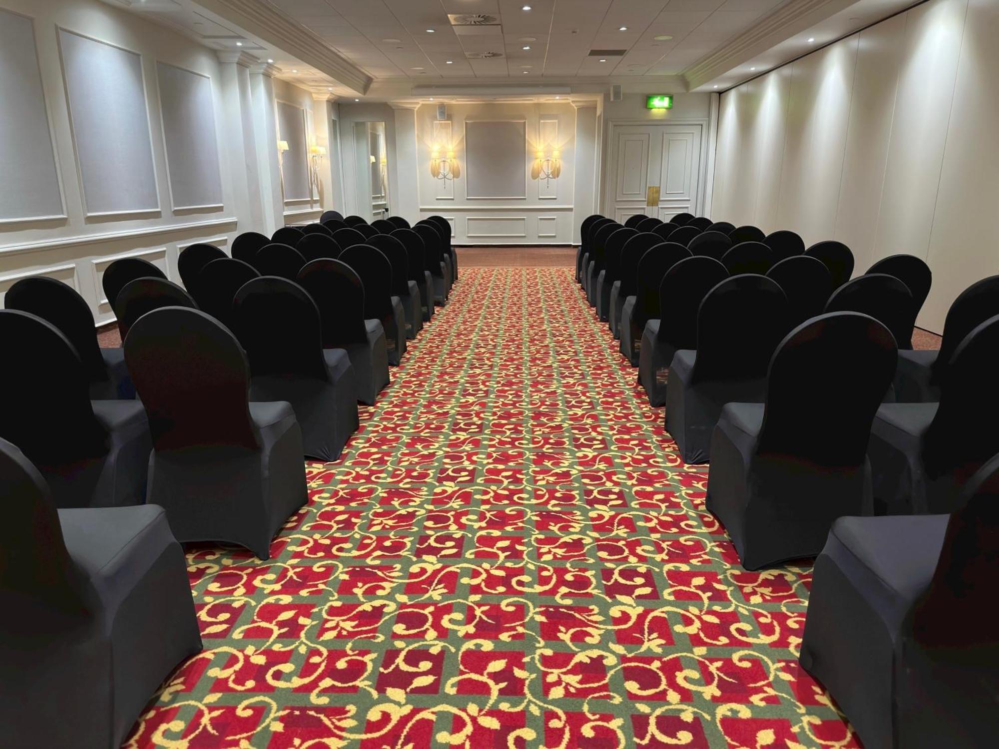 The Aberdeen Dyce Hotel Екстериор снимка