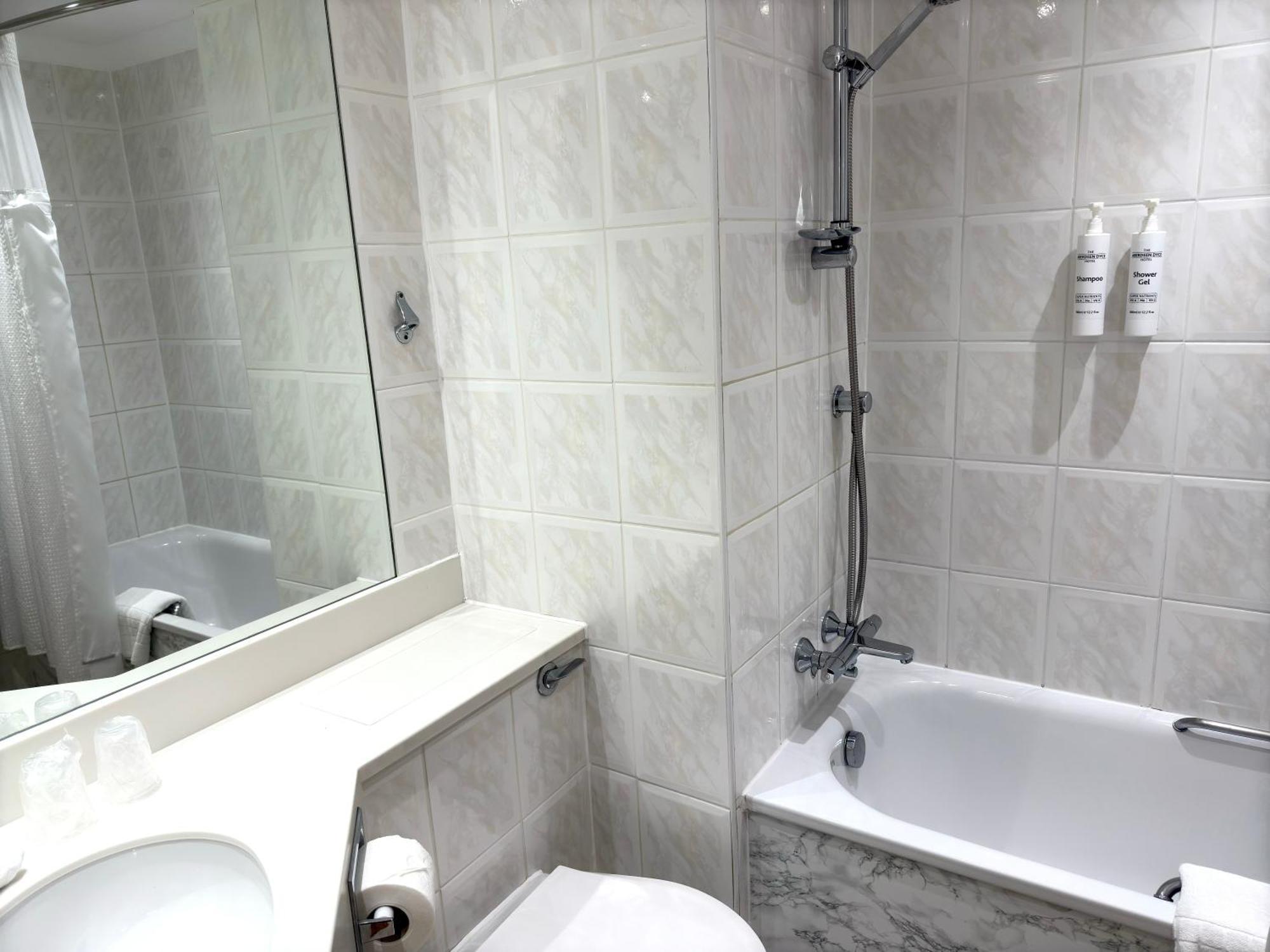 The Aberdeen Dyce Hotel Екстериор снимка