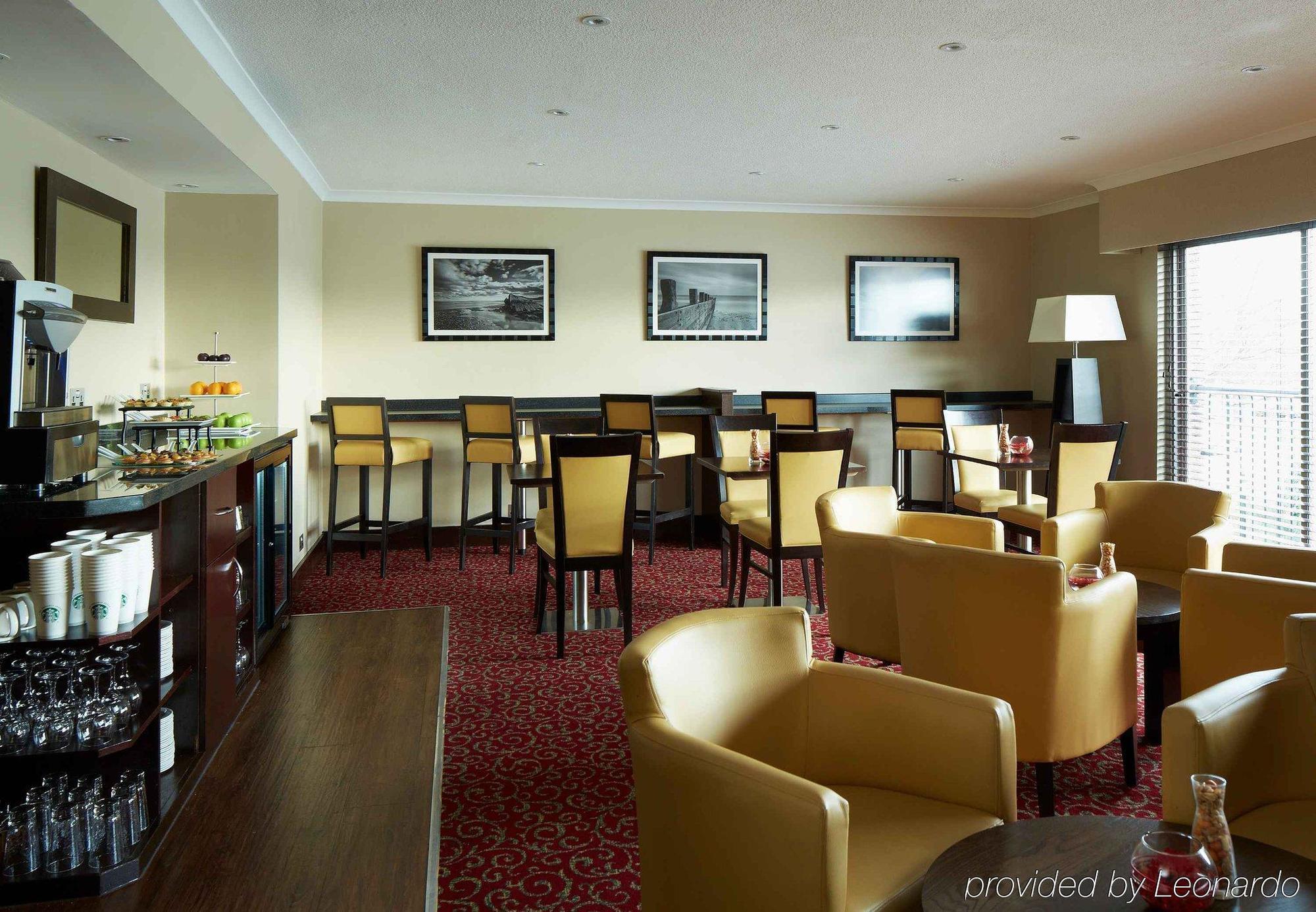 The Aberdeen Dyce Hotel Екстериор снимка