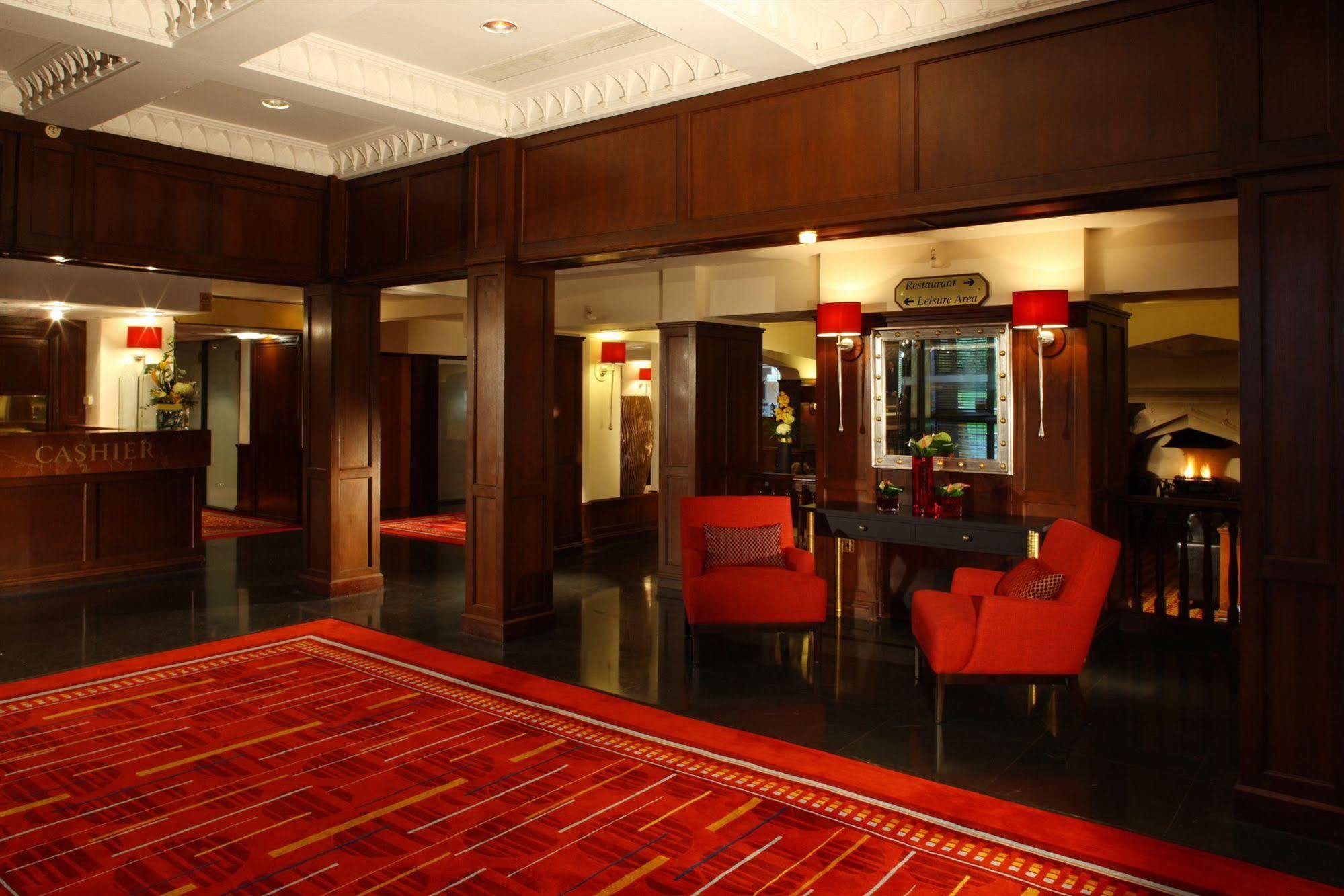 The Aberdeen Dyce Hotel Екстериор снимка