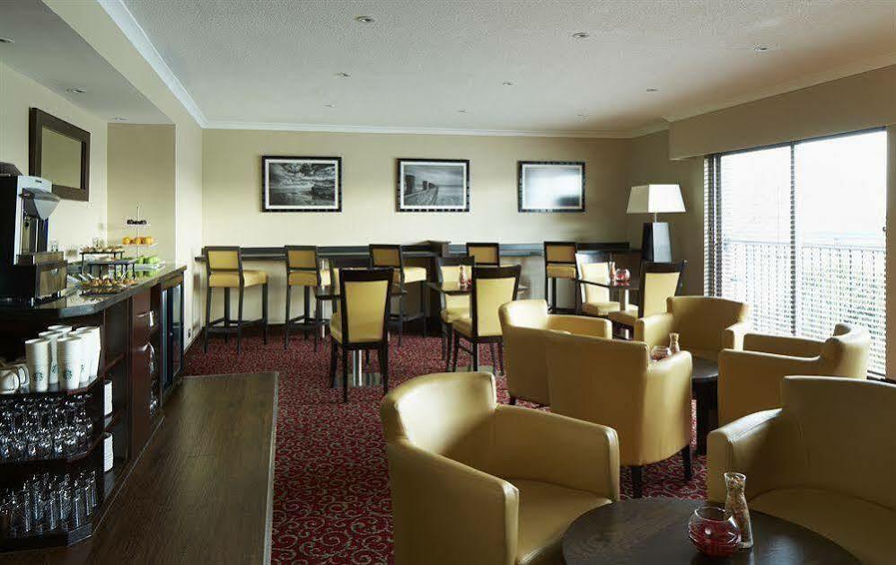 The Aberdeen Dyce Hotel Екстериор снимка